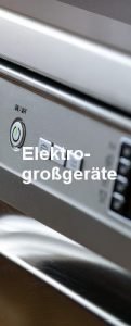 Eine Spülmaschine in sehr naher Detailaufnahme. In weißer Schrift steht mittig im Bild das Wort Elektrogroßgeräte.
